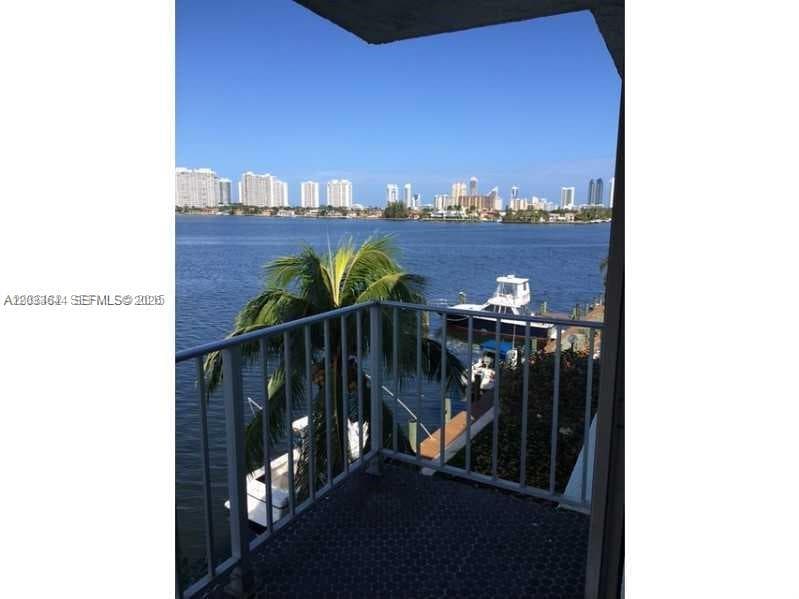 Reef · #4C in North Miami Beach - Photo 4