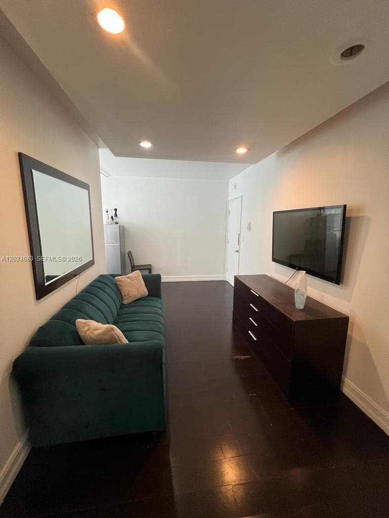 SOBE PHOENIX CONDO · #107 in Miami Beach - Photo 7