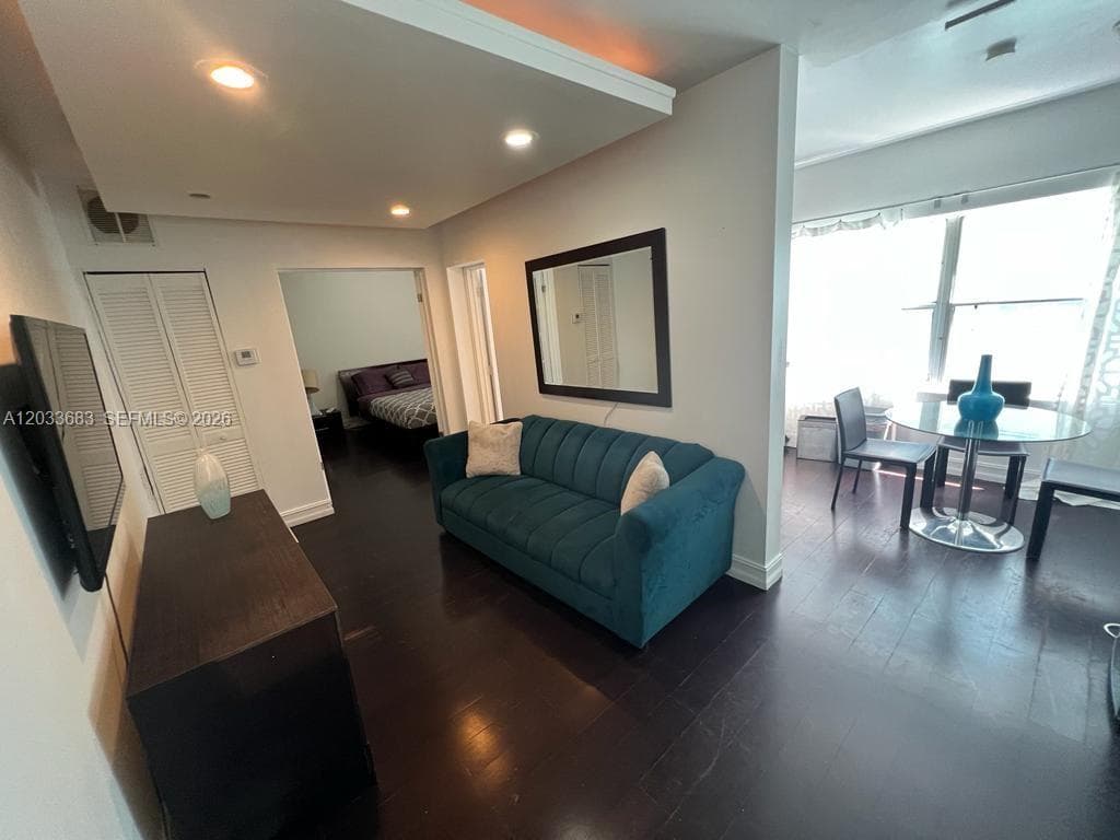 SOBE PHOENIX CONDO · #107 in Miami Beach - Photo 5