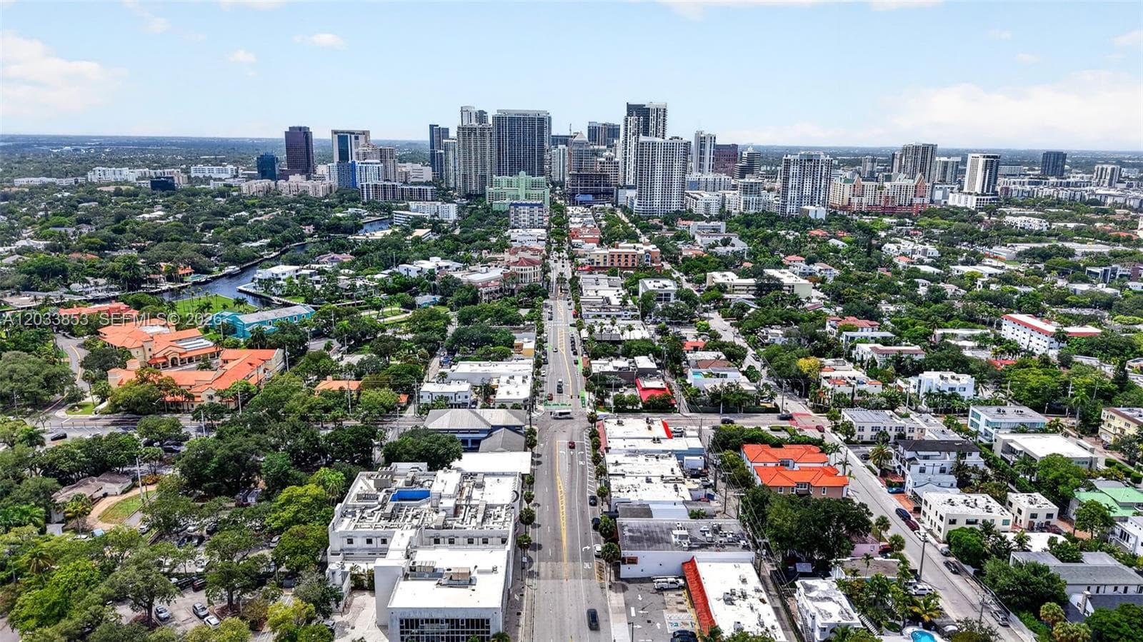 Walking Distance to Las Olas Blvd!