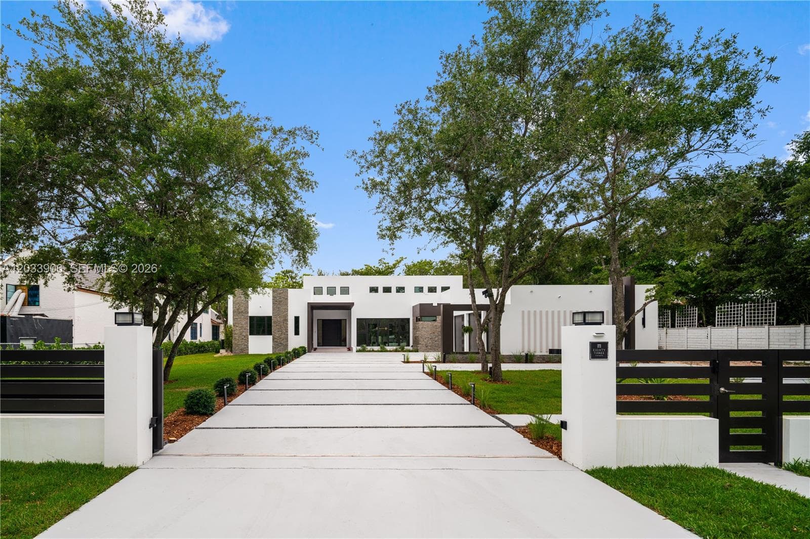 6200 SW 83 Av photo 2