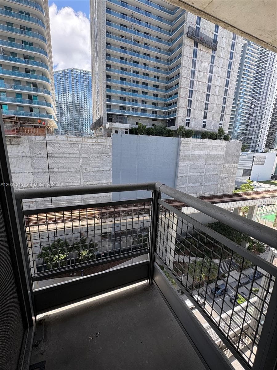 Neo vertika · #1212 in Miami - Photo 12