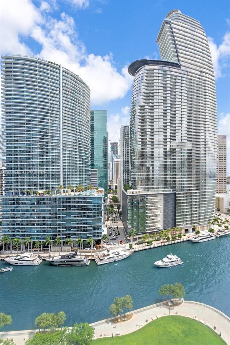 Icon Brickell I · #2215 in Miami - Photo 22