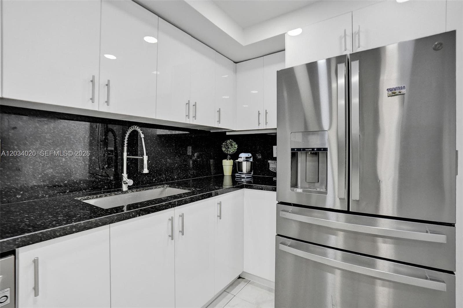 PLAZA TOWERS SOUTH CONDO · #407 in Hallandale Beach - Photo 26