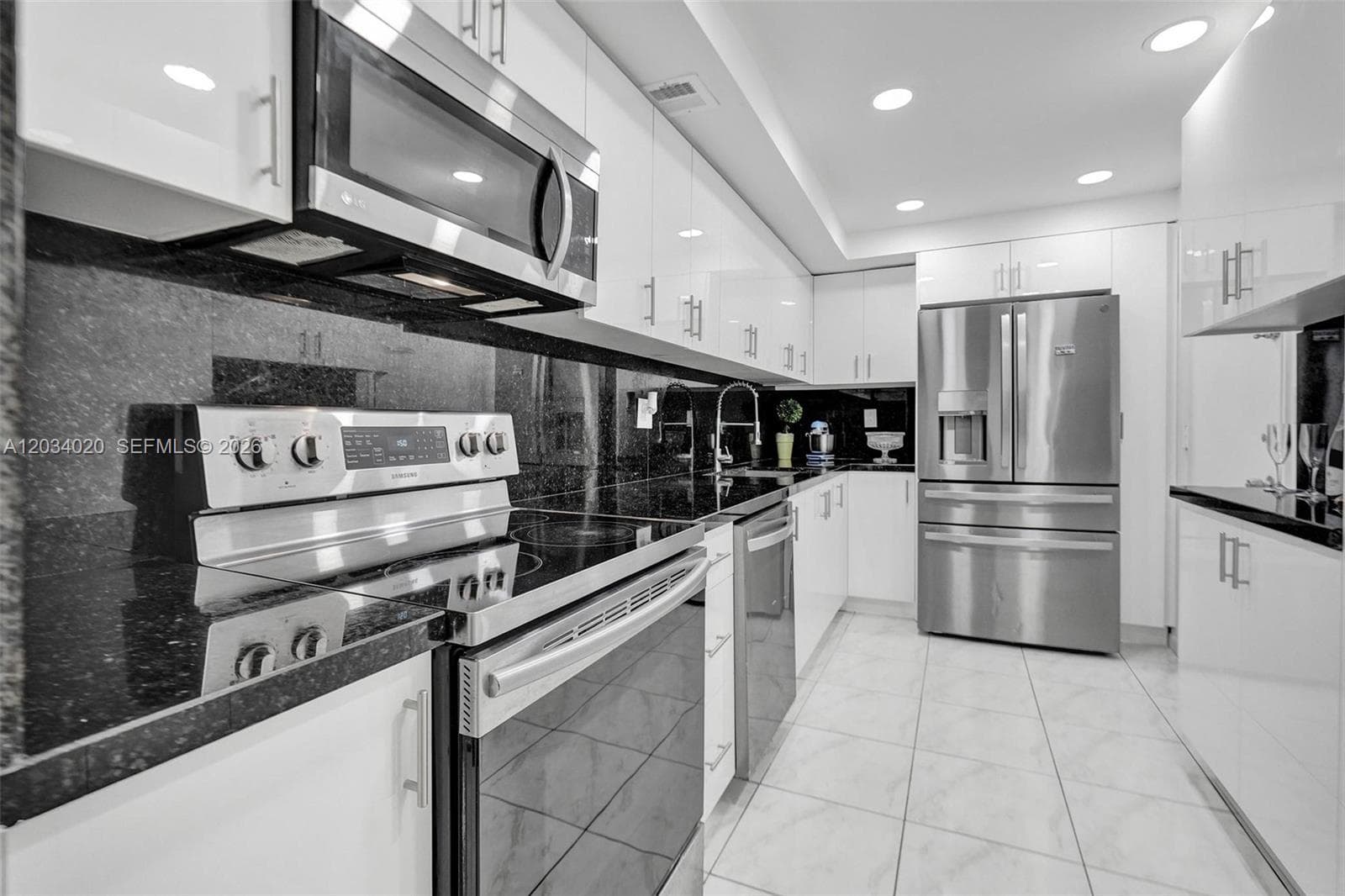PLAZA TOWERS SOUTH CONDO · #407 in Hallandale Beach - Photo 1