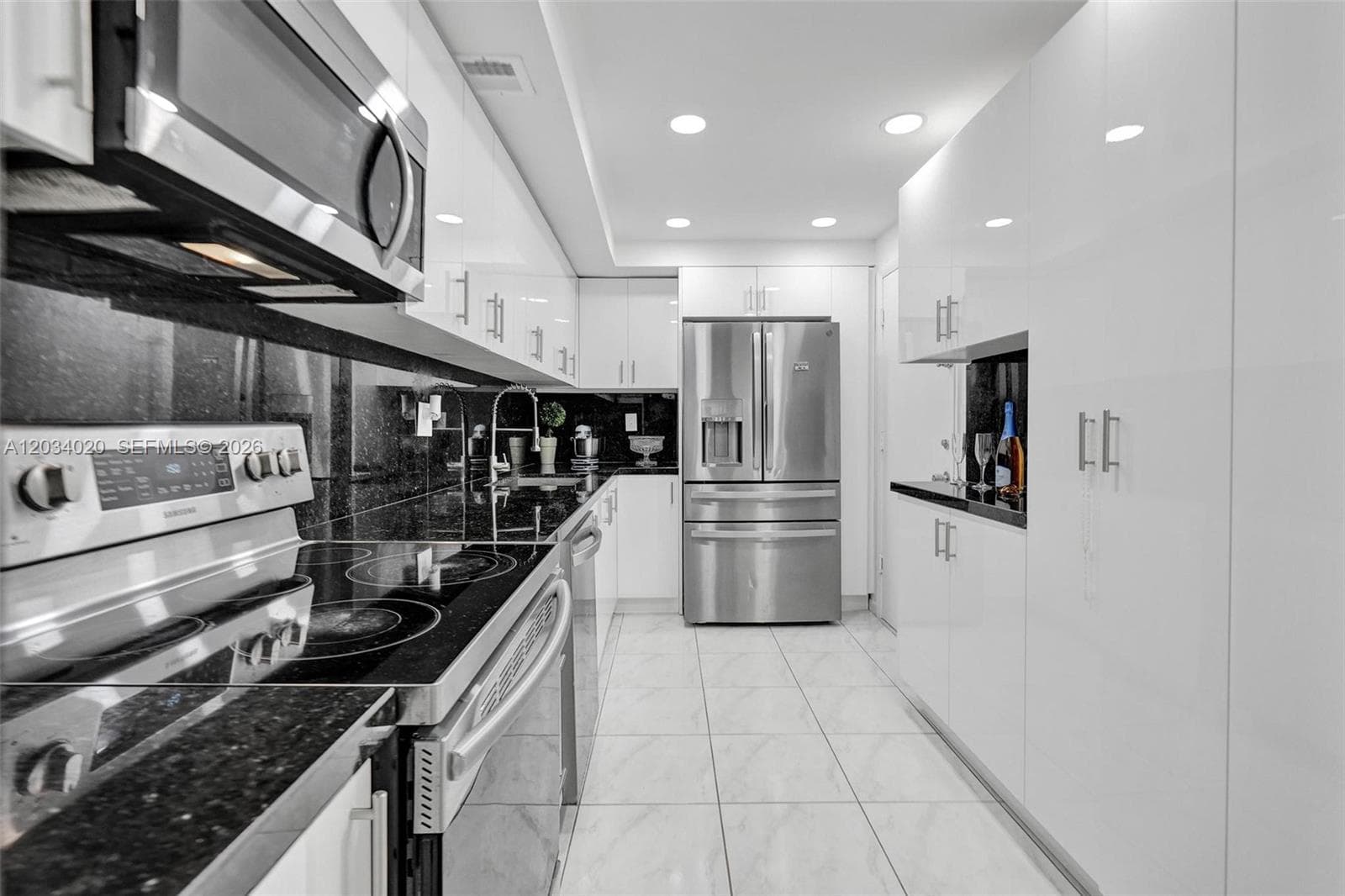 PLAZA TOWERS SOUTH CONDO · #407 in Hallandale Beach - Photo 24