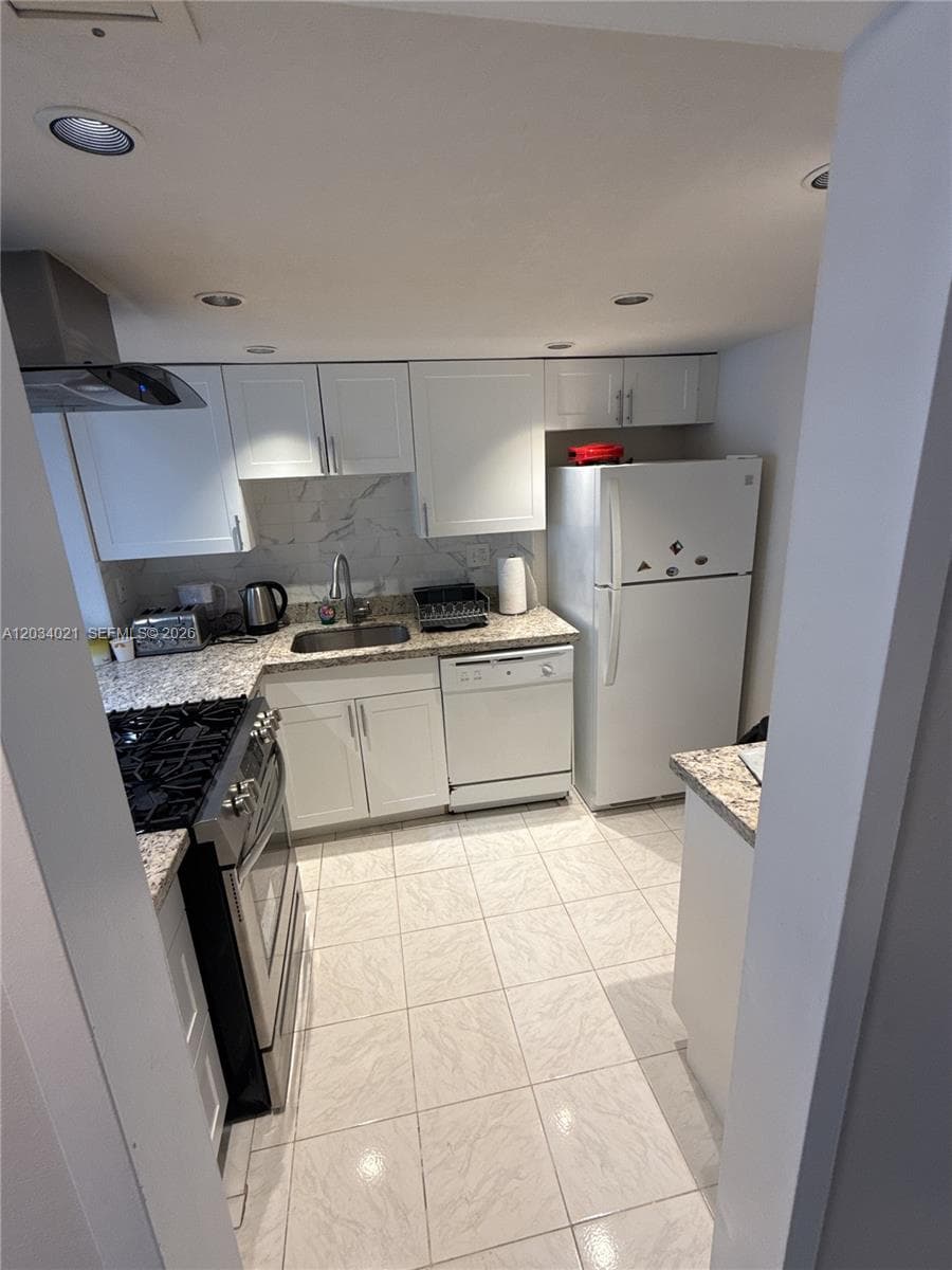 Parker Plaza · #1511 in Hallandale Beach - Photo 2
