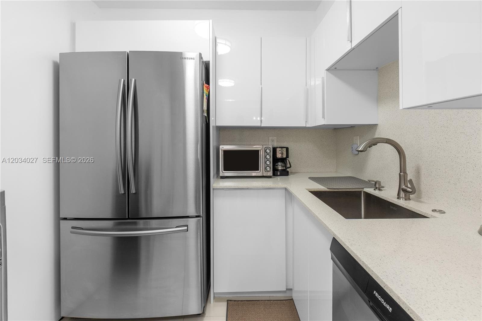 PLAZA TOWERS SOUTH CONDO · #212 in Hallandale Beach - Photo 2