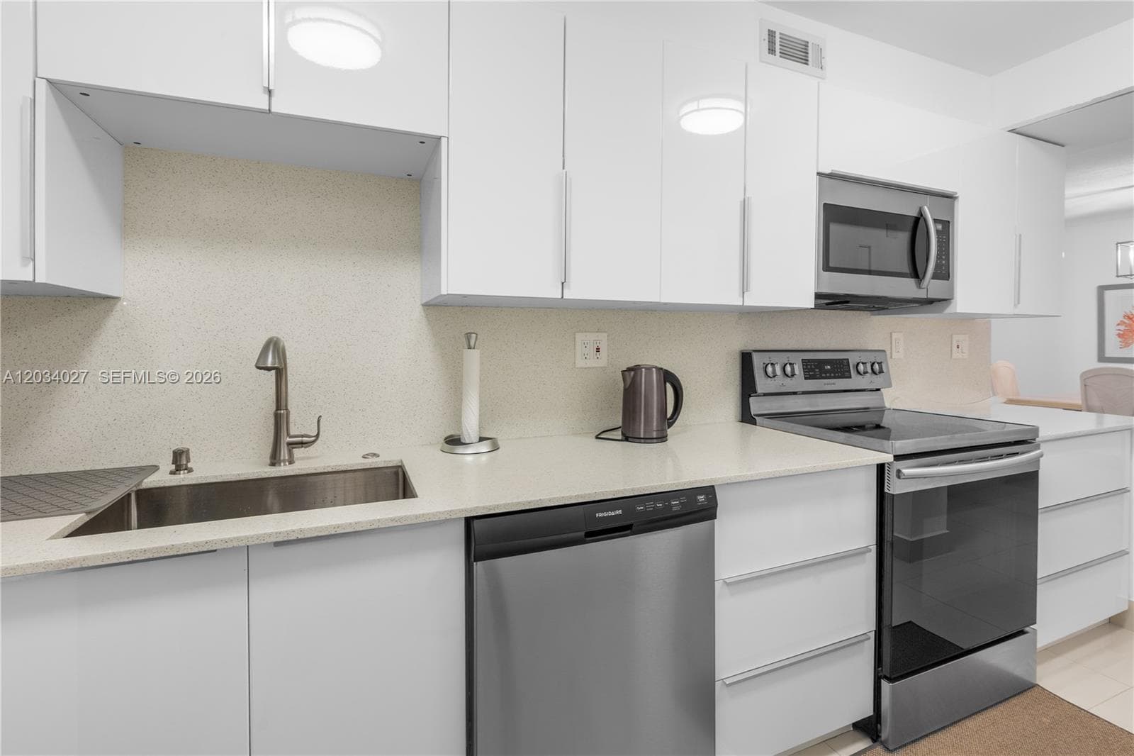 PLAZA TOWERS SOUTH CONDO · #212 in Hallandale Beach - Photo 3