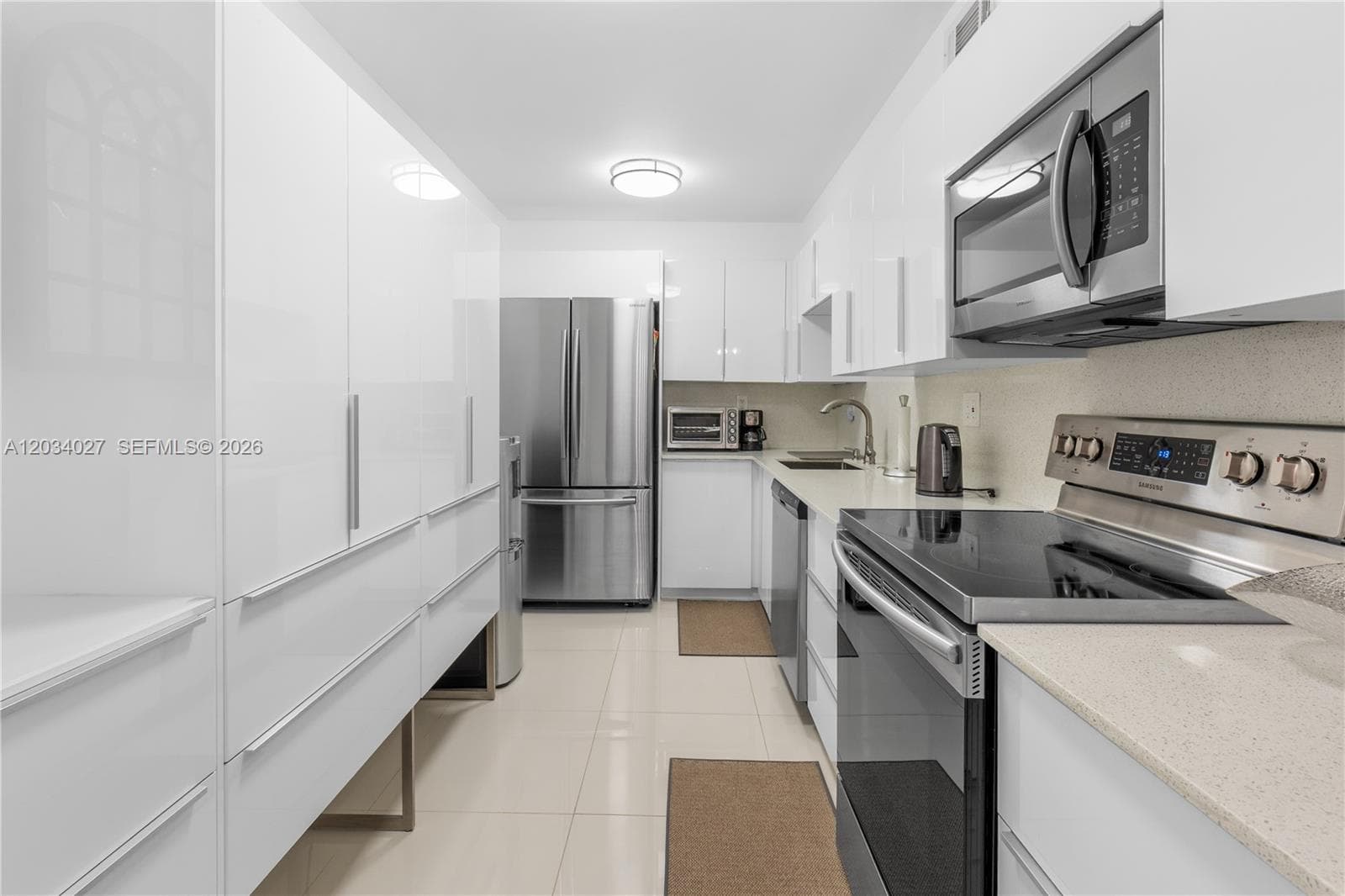 PLAZA TOWERS SOUTH CONDO · #212 in Hallandale Beach - Photo 1