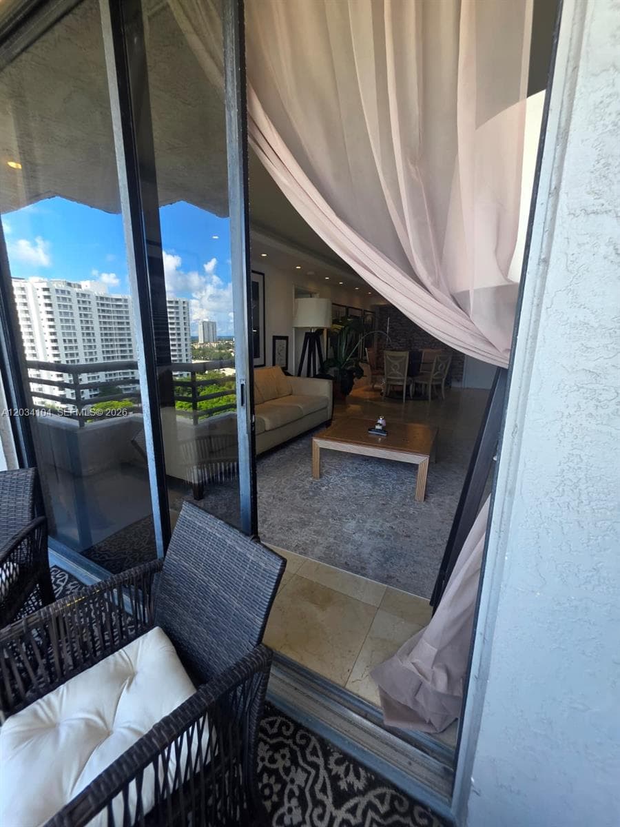 PARC CENTRAL AVENTURA SOU · #1510 in Aventura - Photo 17