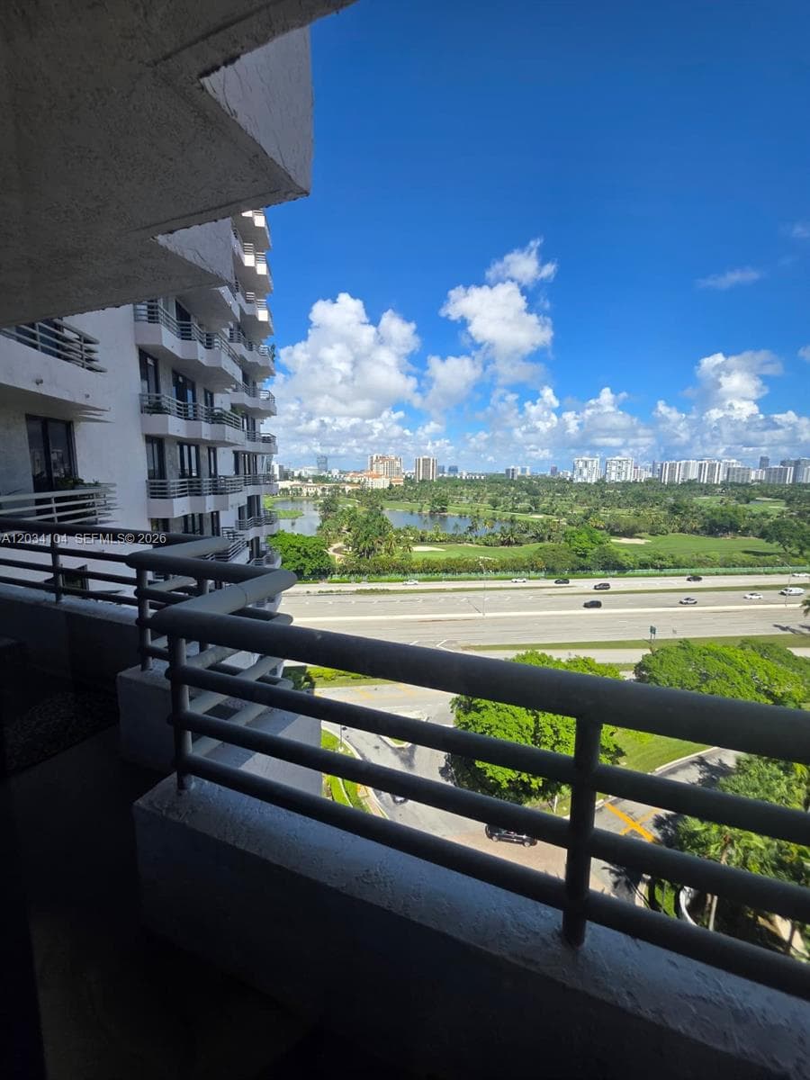 PARC CENTRAL AVENTURA SOU · #1510 in Aventura - Photo 16