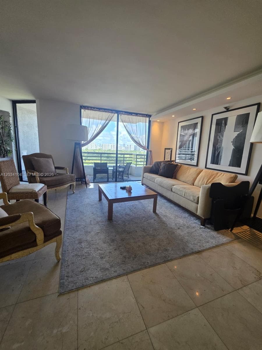 PARC CENTRAL AVENTURA SOU · #1510 in Aventura - Photo 7