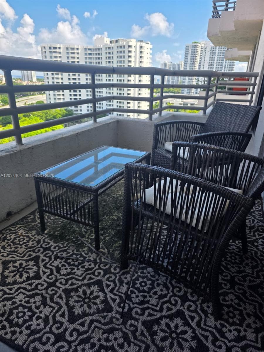 PARC CENTRAL AVENTURA SOU · #1510 in Aventura - Photo 18
