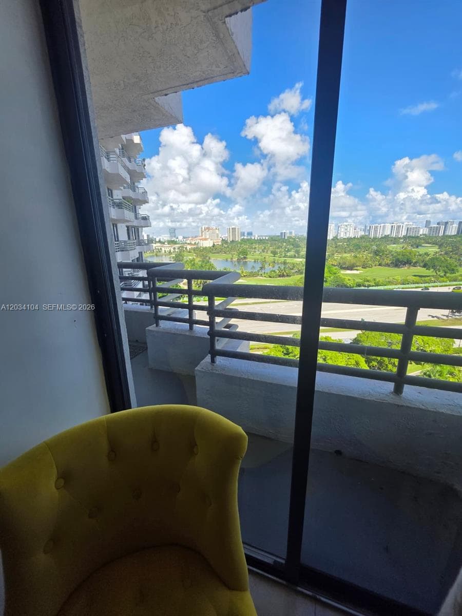 PARC CENTRAL AVENTURA SOU · #1510 in Aventura - Photo 11