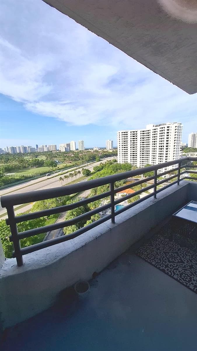 PARC CENTRAL AVENTURA SOU · #1510 in Aventura - Photo 19