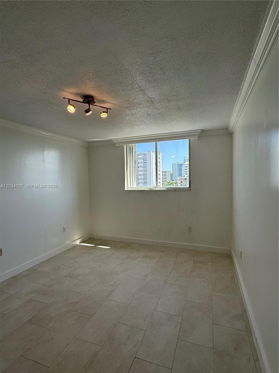 WEST BAY PLAZA CONDO · #706 in Miami Beach - Photo 6