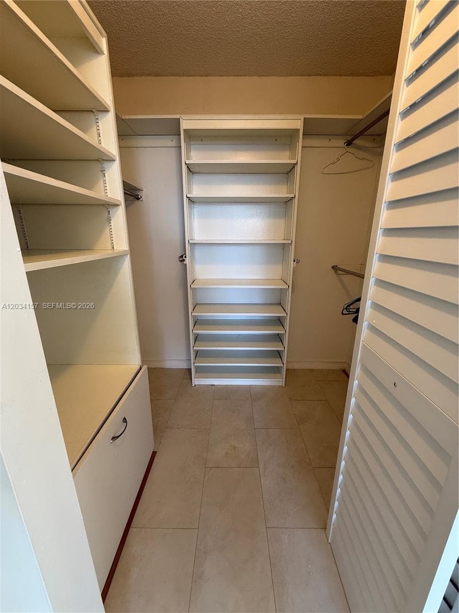 WEST BAY PLAZA CONDO · #706 in Miami Beach - Photo 7