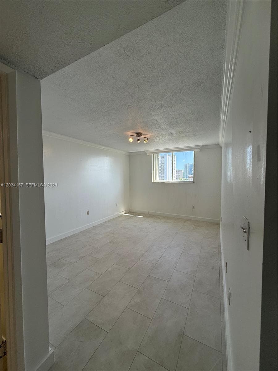 WEST BAY PLAZA CONDO · #706 in Miami Beach - Photo 5