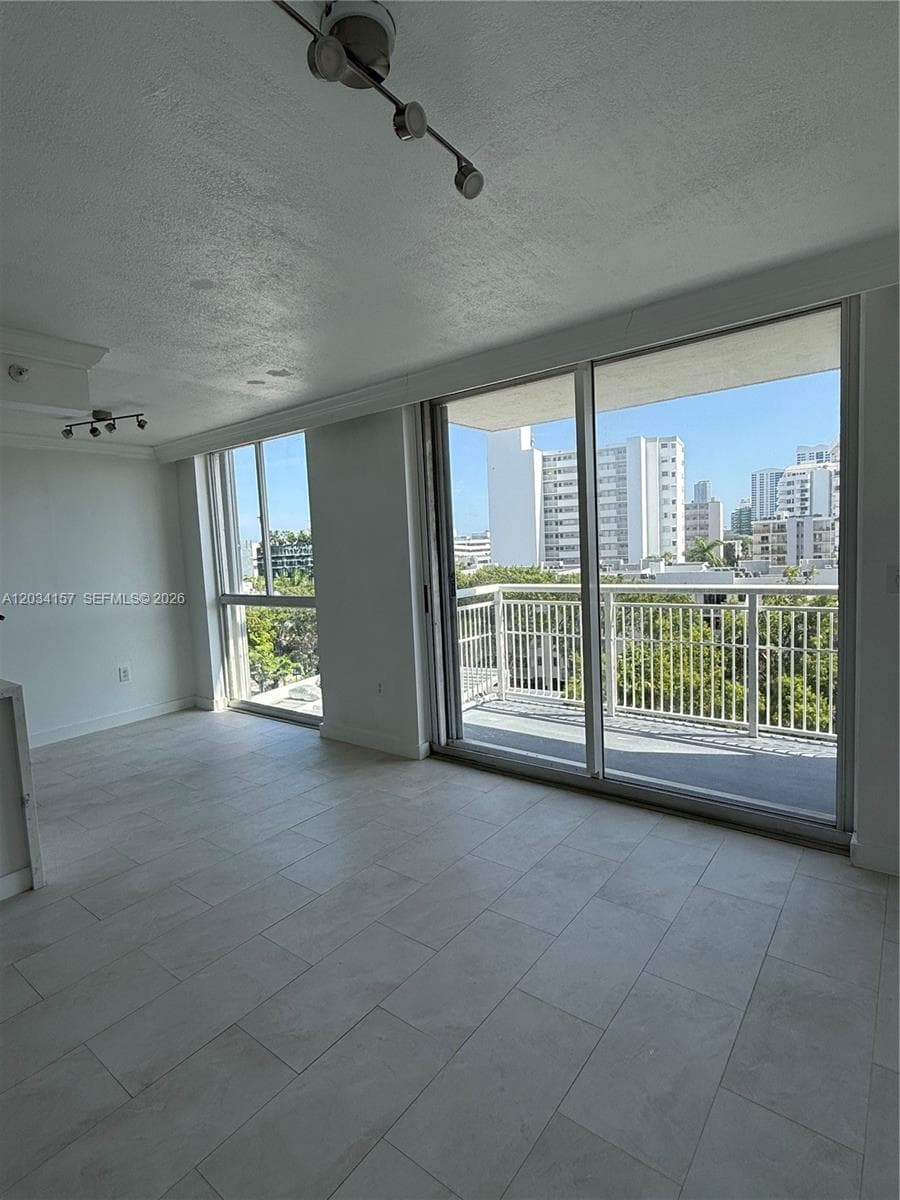 WEST BAY PLAZA CONDO · #706 in Miami Beach - Photo 20