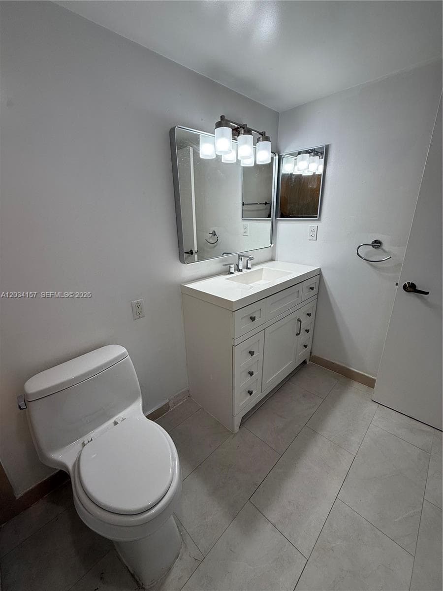 WEST BAY PLAZA CONDO · #706 in Miami Beach - Photo 8