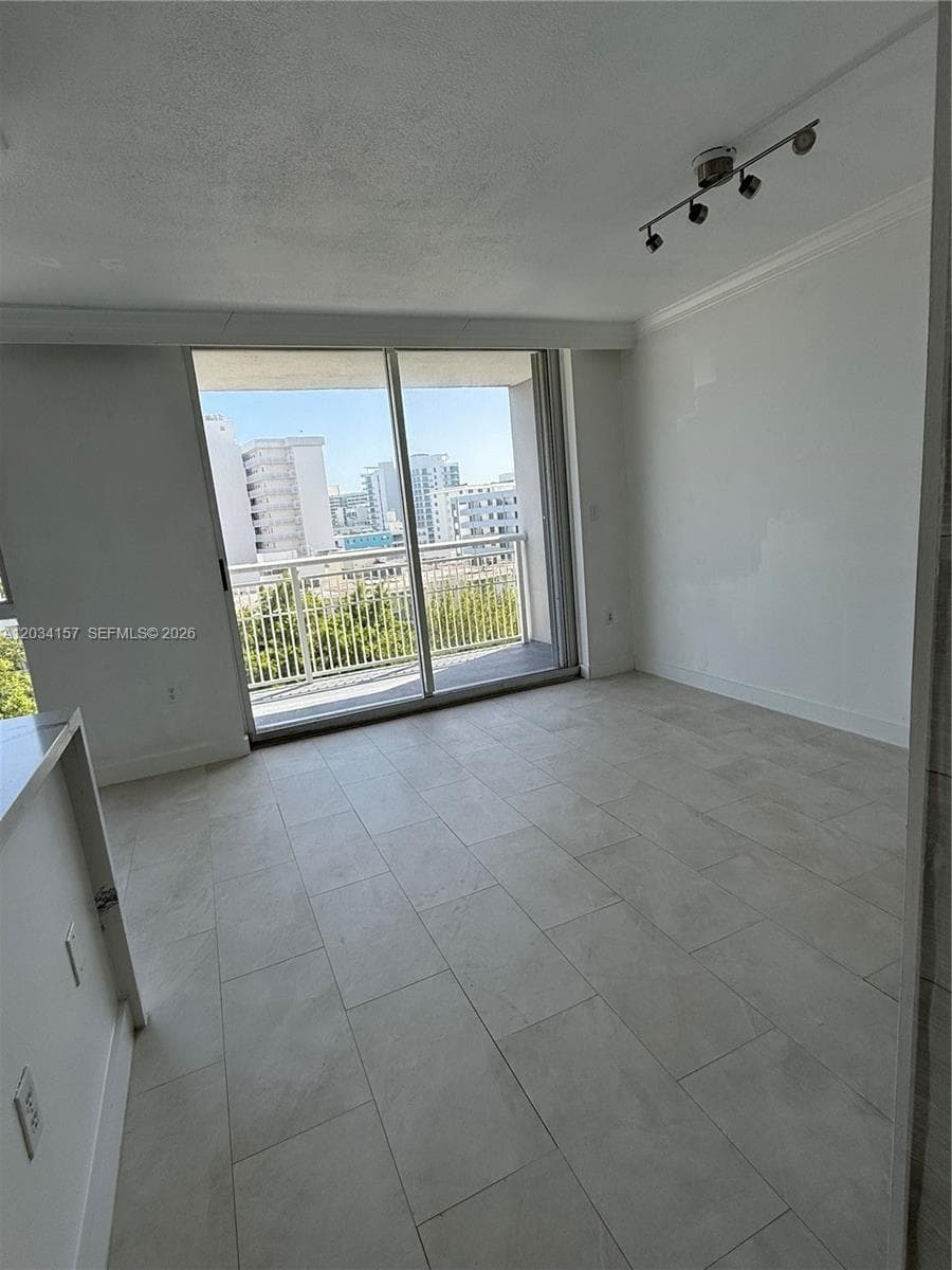 WEST BAY PLAZA CONDO · #706 in Miami Beach - Photo 21