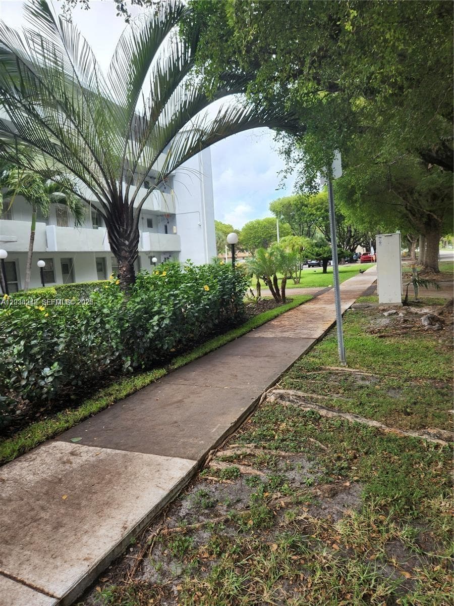 ROLLING GREEN CONDO E · #E415 in Miami - Photo 2