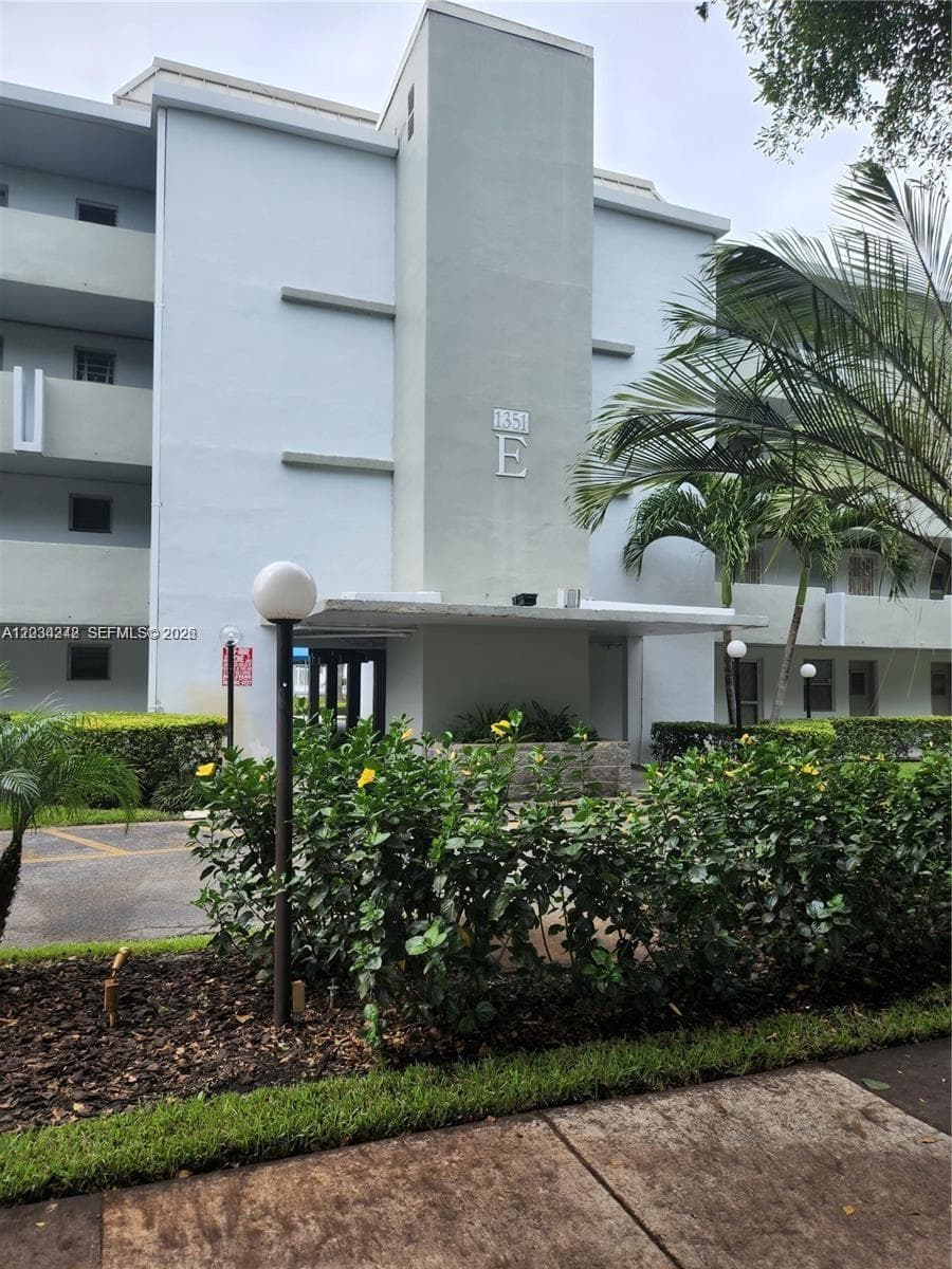 ROLLING GREEN CONDO E · #E415 in Miami - Photo 3