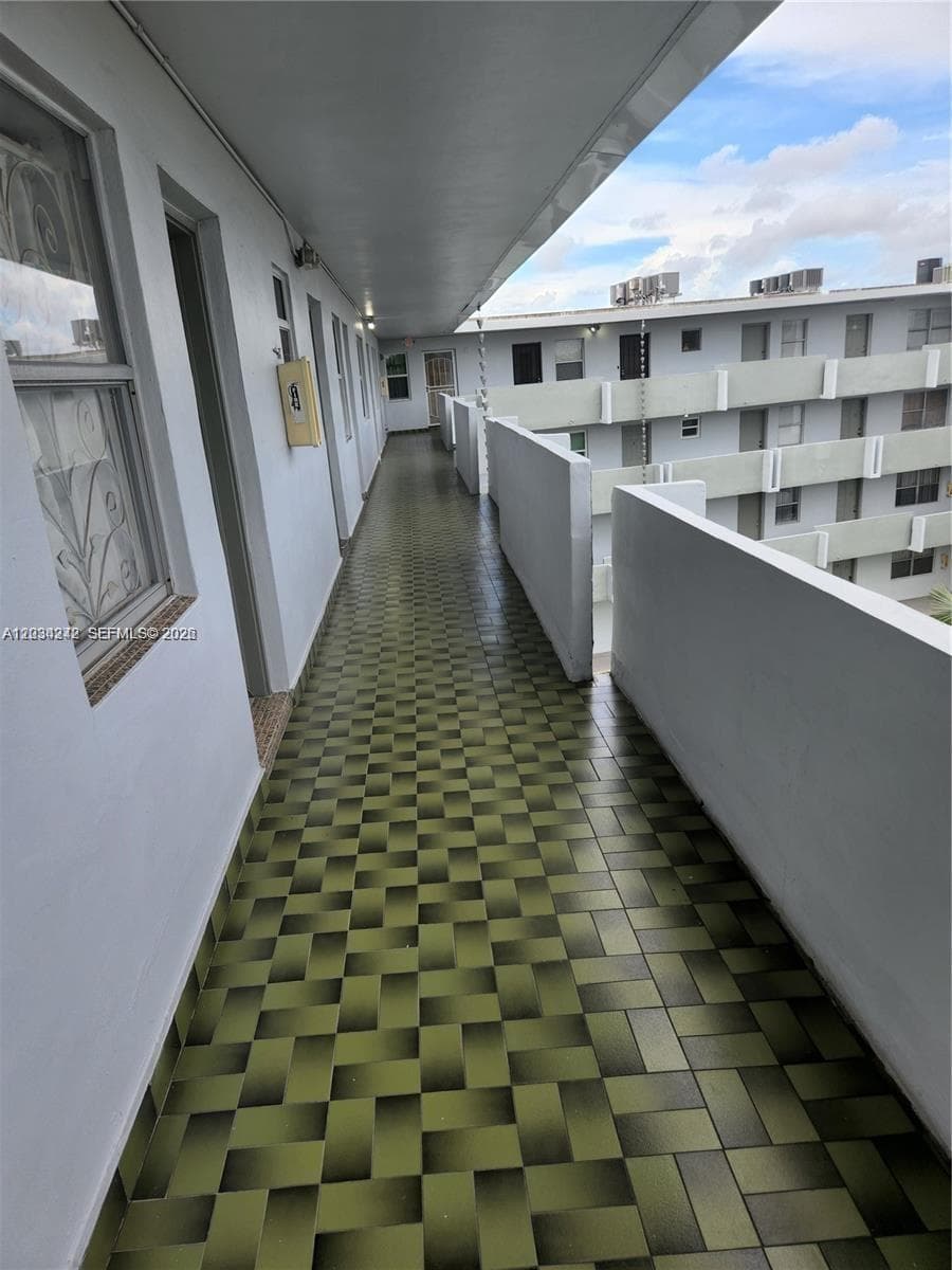 ROLLING GREEN CONDO E · #E415 in Miami - Photo 5