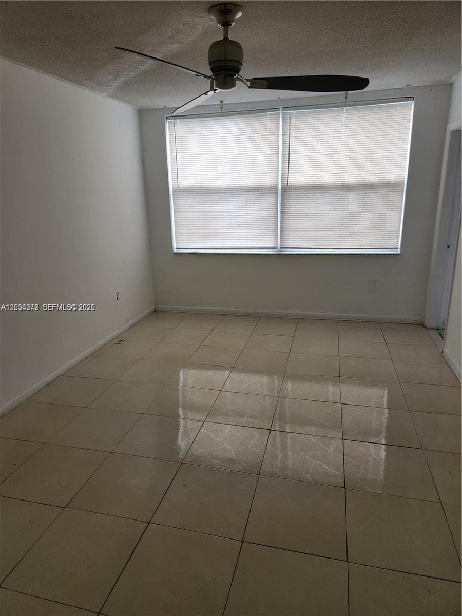 ROLLING GREEN CONDO E · #E415 in Miami - Photo 10