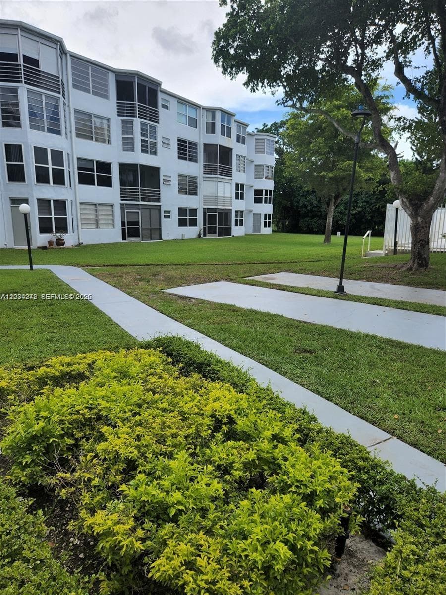ROLLING GREEN CONDO E · #E415 in Miami - Photo 4