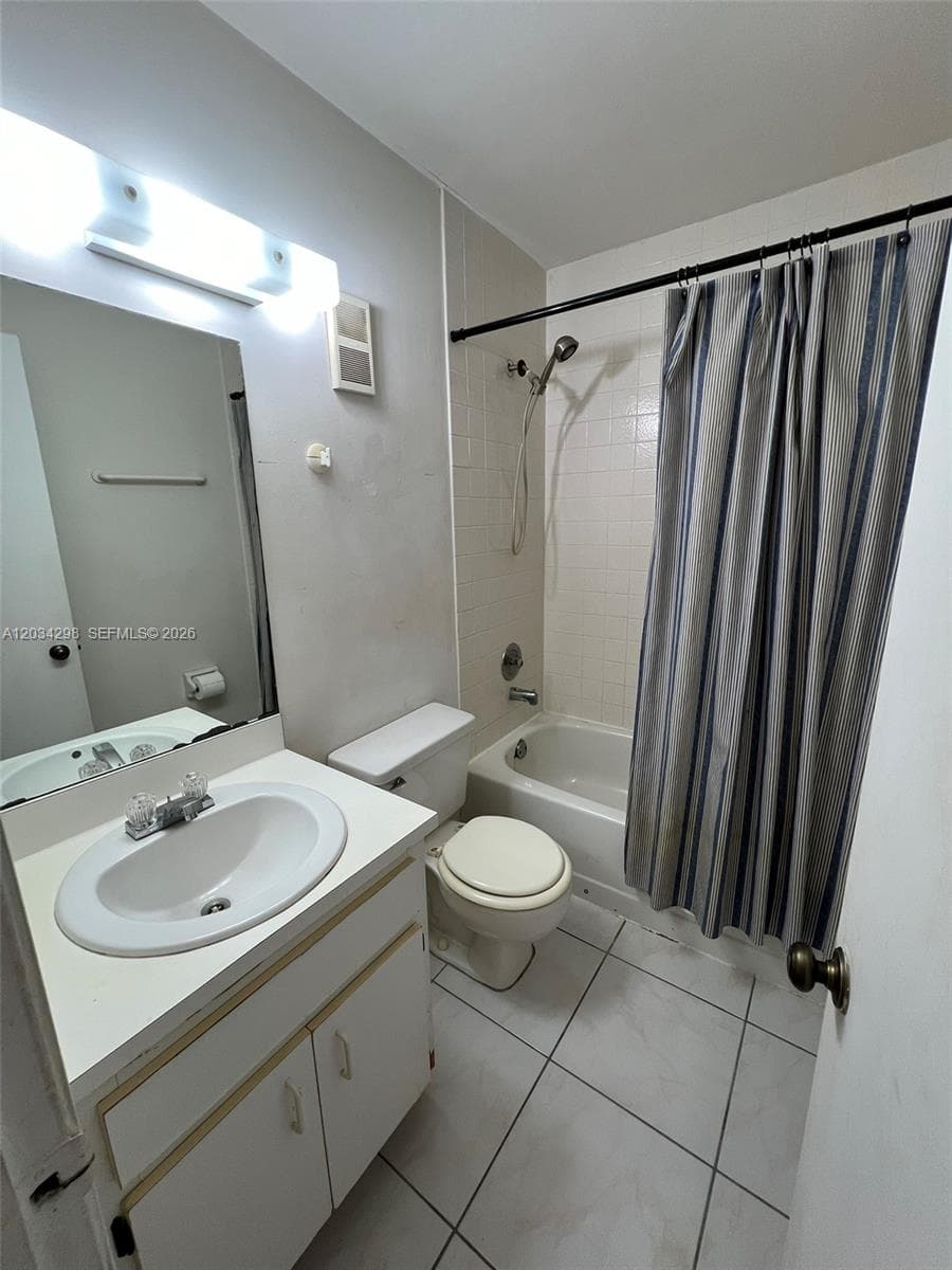 Banyan Tree · #204-31 in Miami - Photo 16