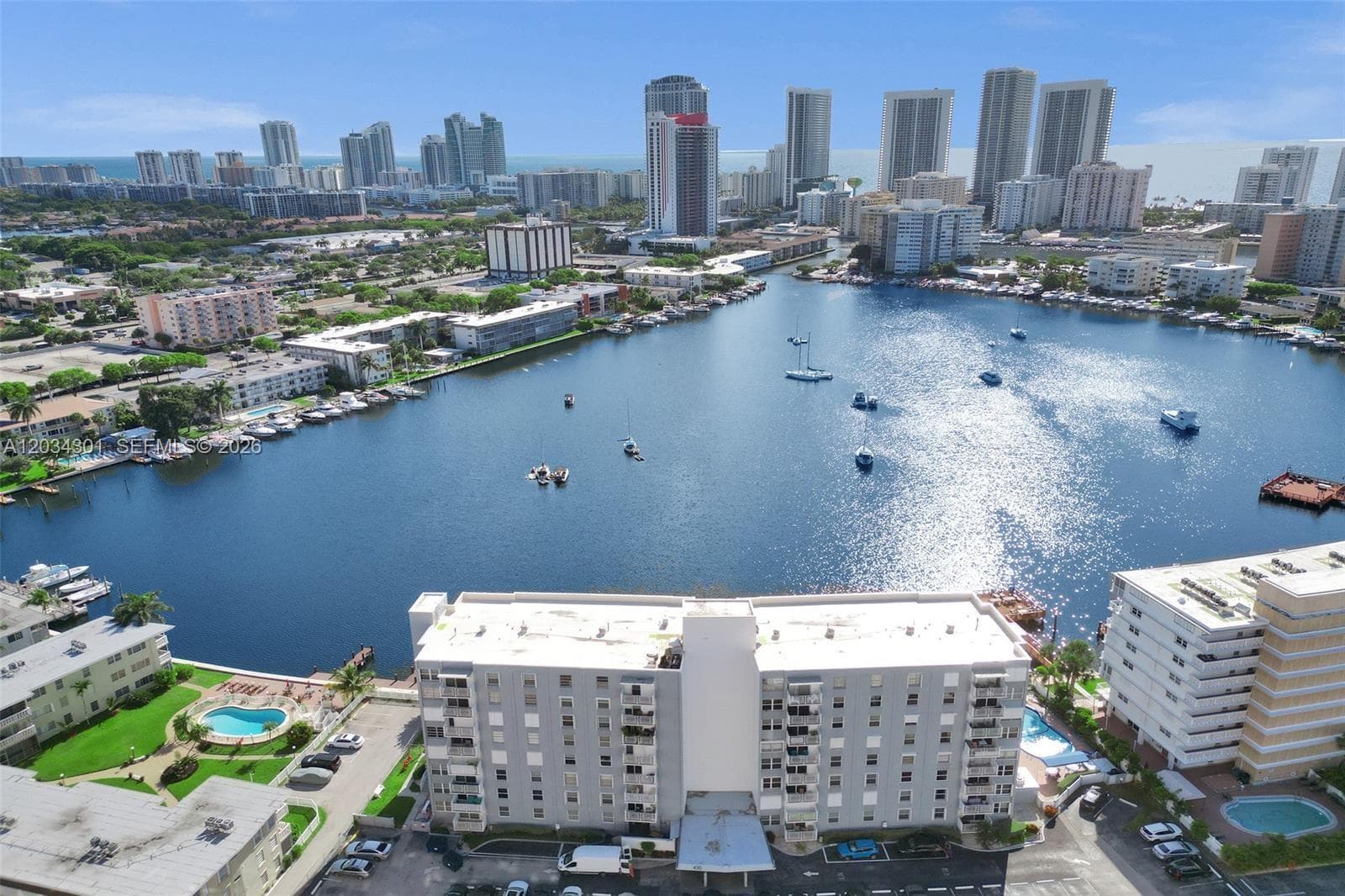 GOLDEN ISLES YATCH CLUB · #705 in Hallandale Beach - Photo 7