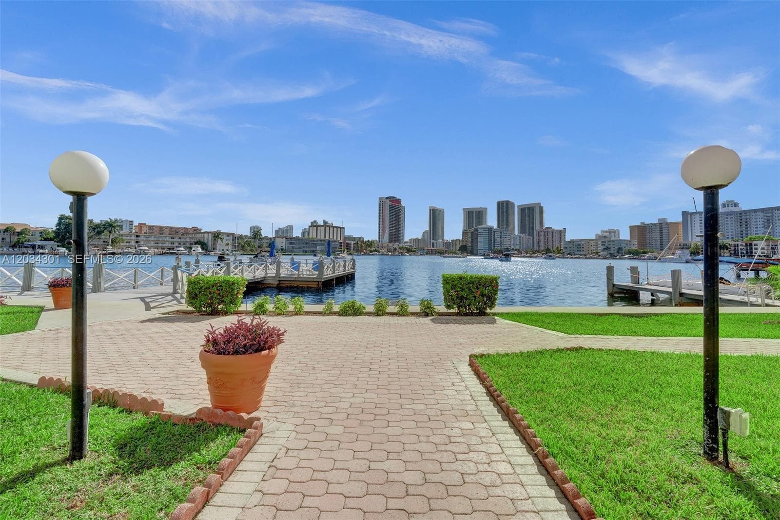 GOLDEN ISLES YATCH CLUB · #705 in Hallandale Beach - Photo 5