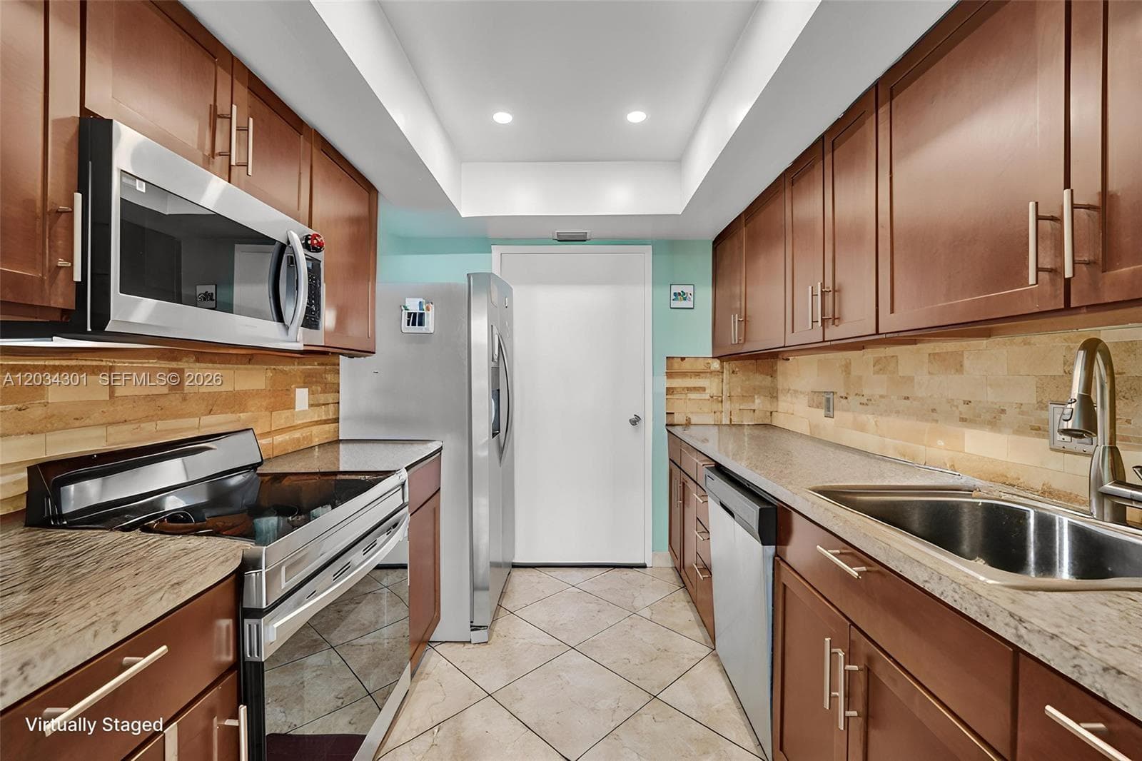GOLDEN ISLES YATCH CLUB · #705 in Hallandale Beach - Photo 10