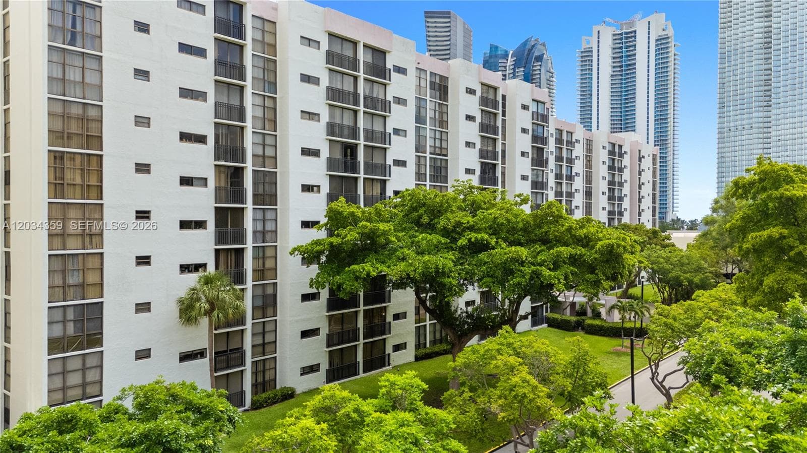 PLAZA OF THE AMERICAS 4 · #429 in Sunny Isles Beach - Photo 38