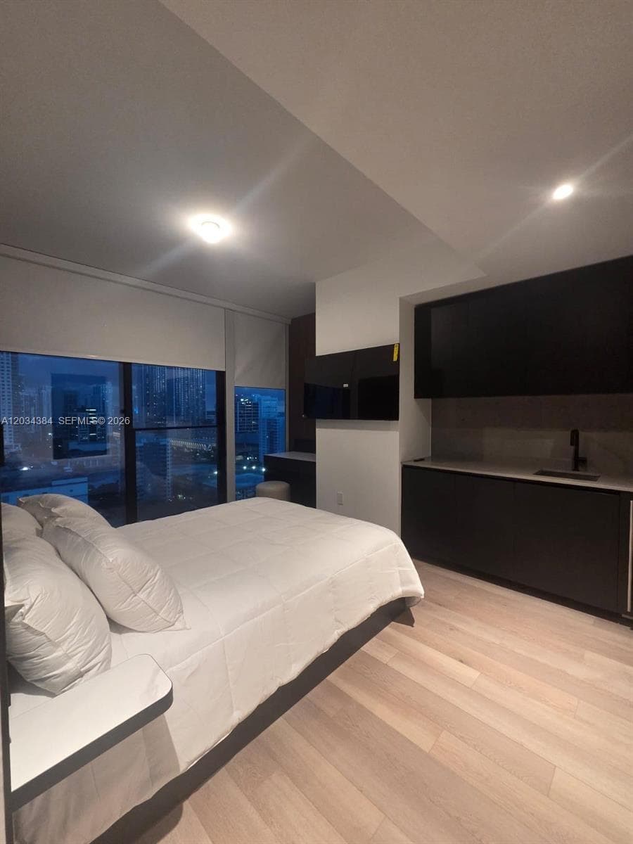 20 Ne 11 · #2208 in South Miami - Photo 3