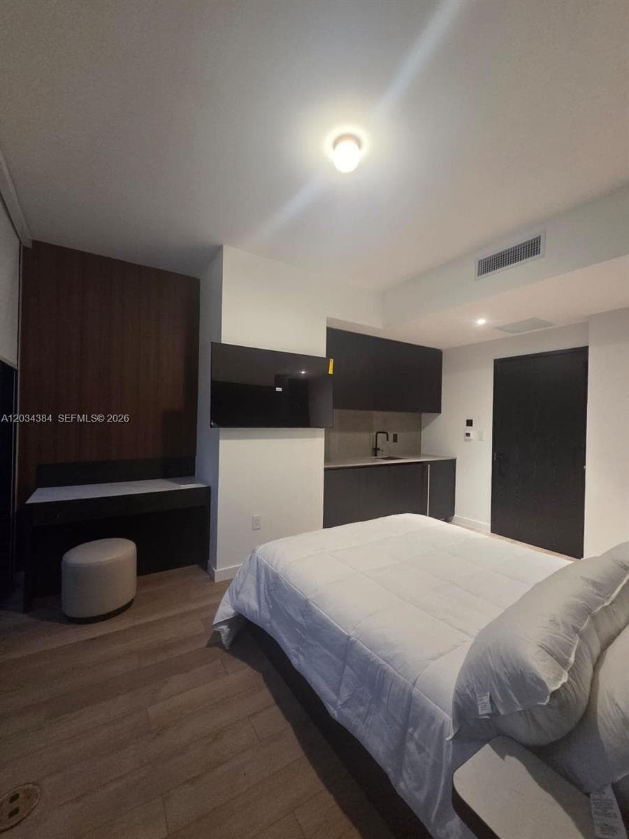 20 Ne 11 · #2208 in South Miami - Photo 4