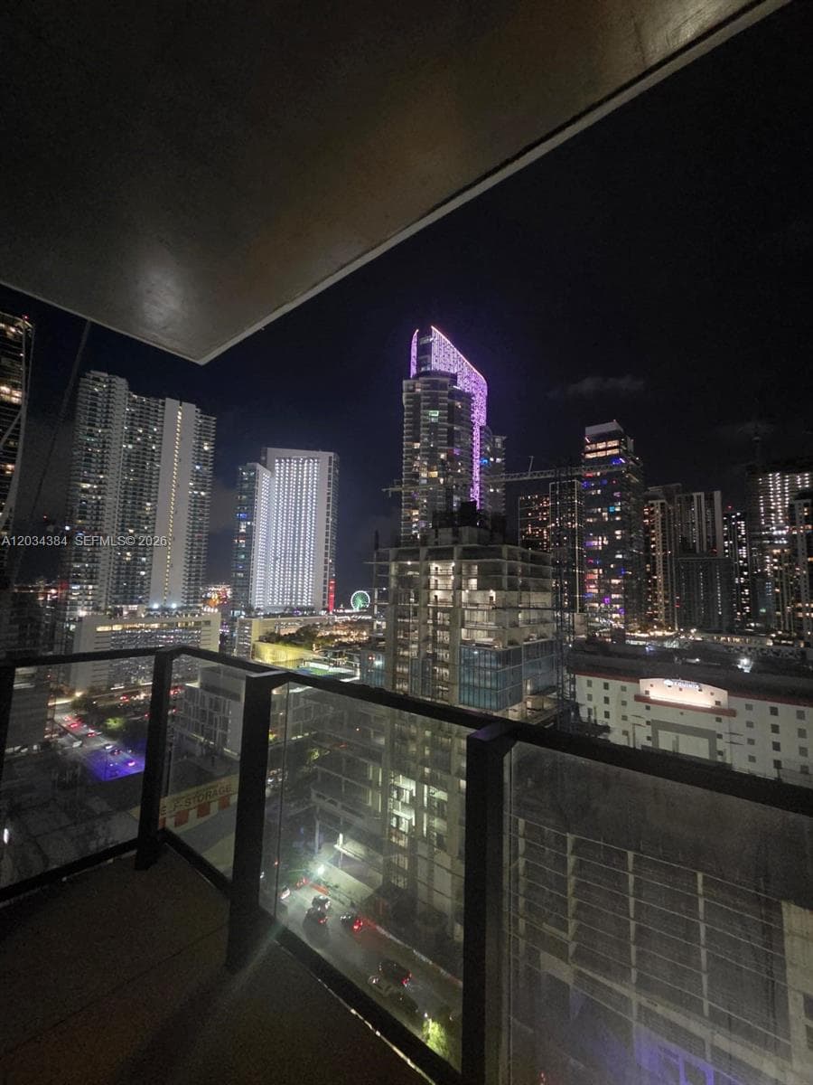 20 Ne 11 · #2208 in South Miami - Photo 8