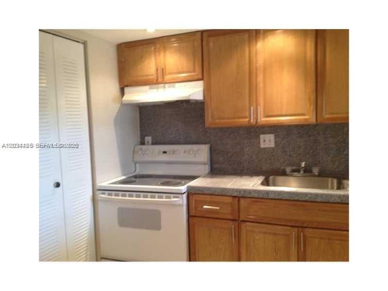 ISLAND SHORES CONDO · #505 in North Miami Beach - Photo 1