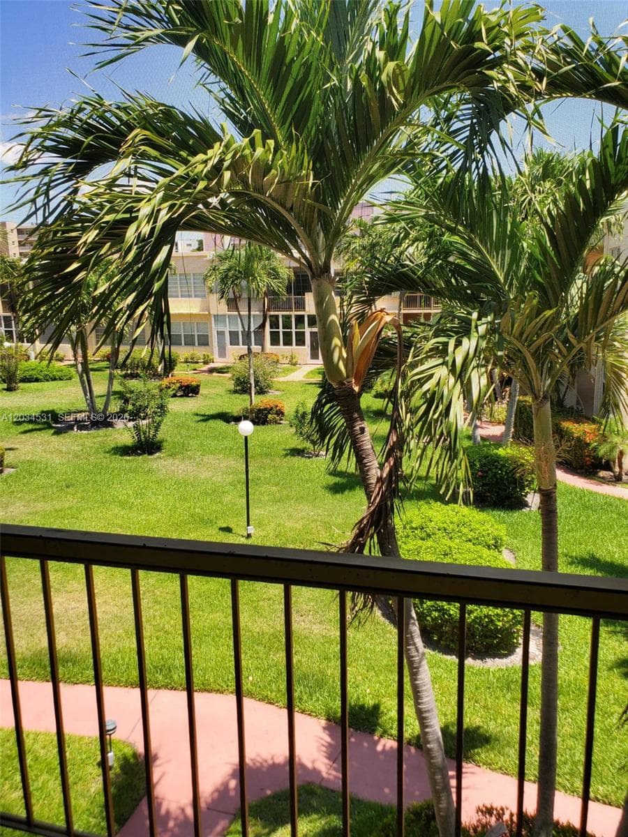 IRVINGTON GARDENS CONDO · #414 in Hallandale Beach - Photo 27