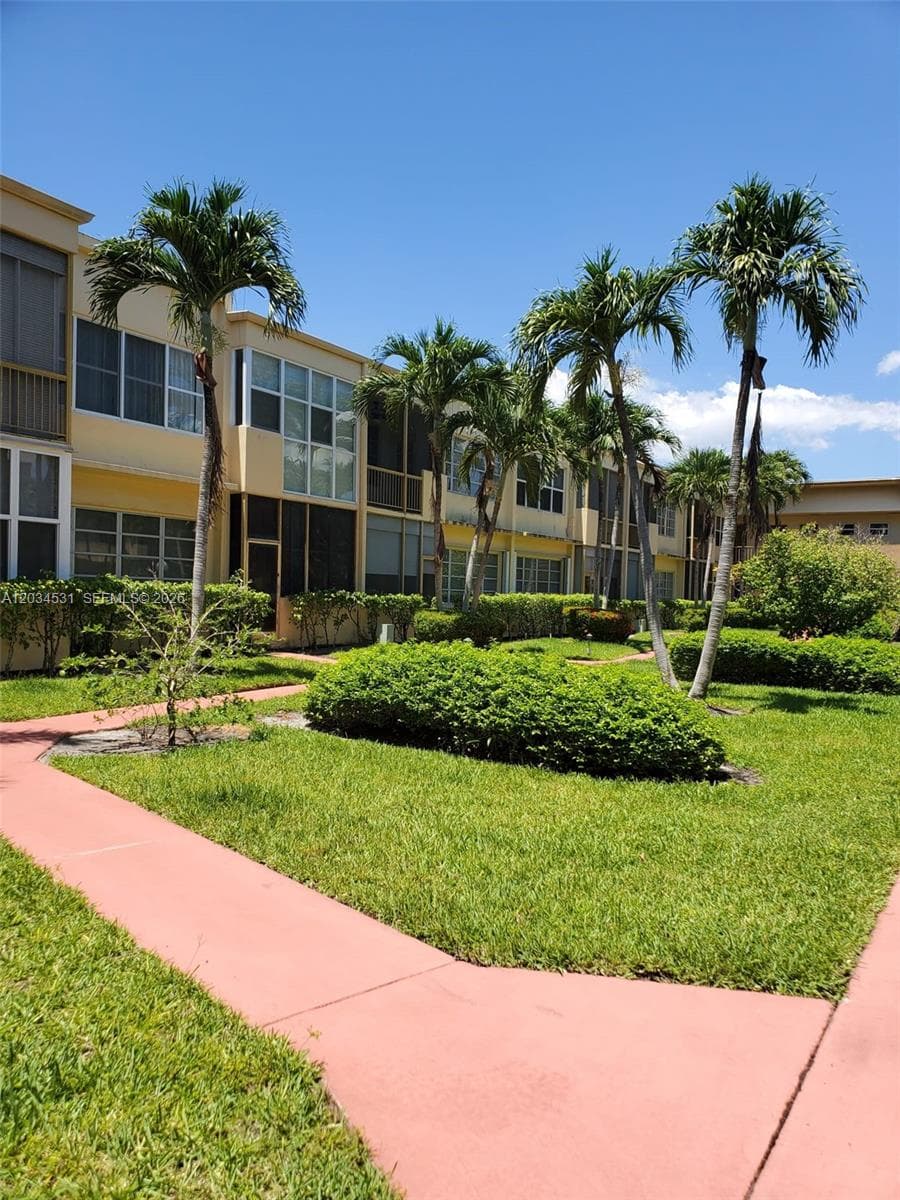 IRVINGTON GARDENS CONDO · #414 in Hallandale Beach - Photo 2