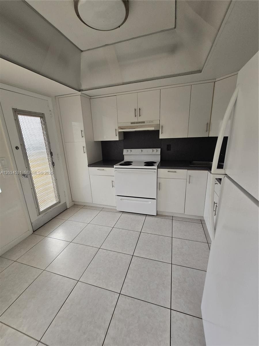 IRVINGTON GARDENS CONDO · #414 in Hallandale Beach - Photo 7