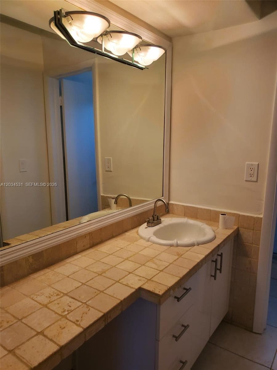 IRVINGTON GARDENS CONDO · #414 in Hallandale Beach - Photo 20