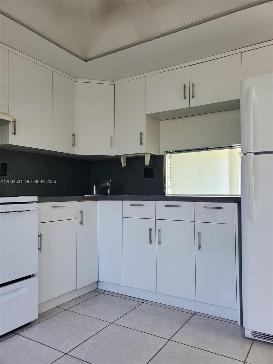 IRVINGTON GARDENS CONDO · #414 in Hallandale Beach - Photo 9