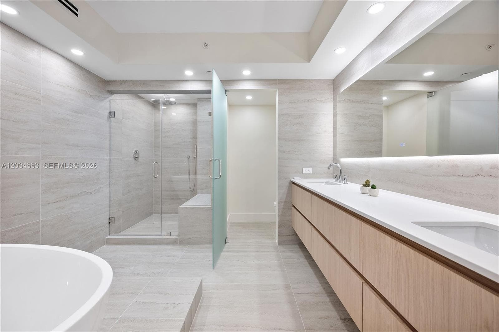 TURNBERRY TOWERS CONDO · #19F in Aventura - Photo 24