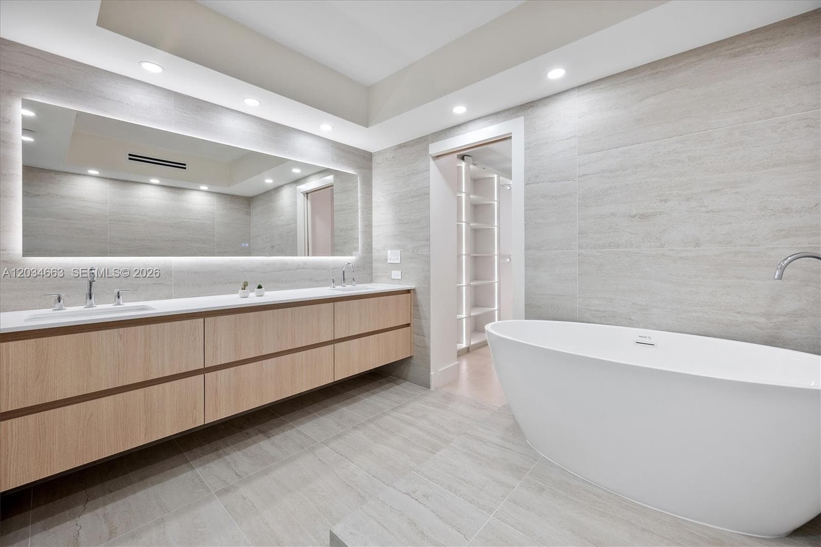 TURNBERRY TOWERS CONDO · #19F in Aventura - Photo 25