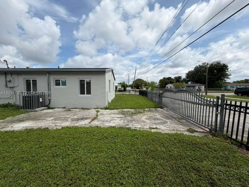 2800 NW 164th St photo 32