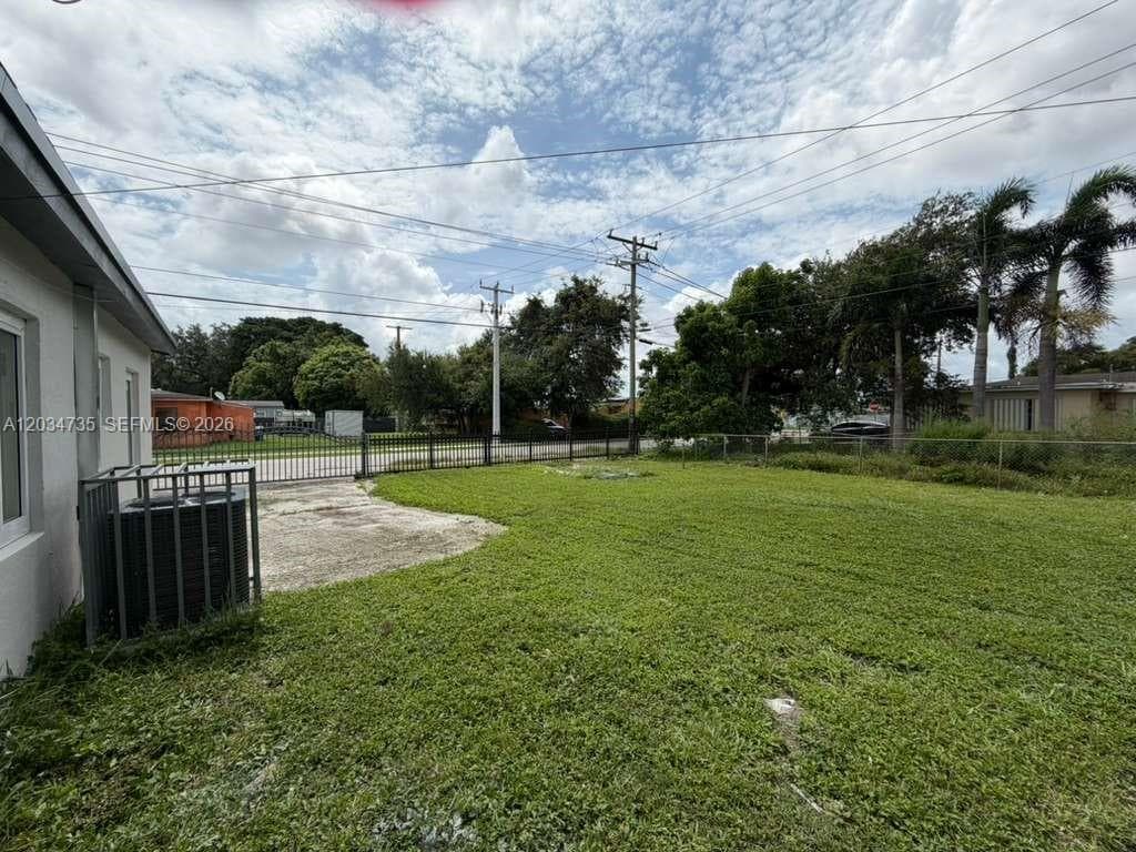 2800 NW 164th St photo 30