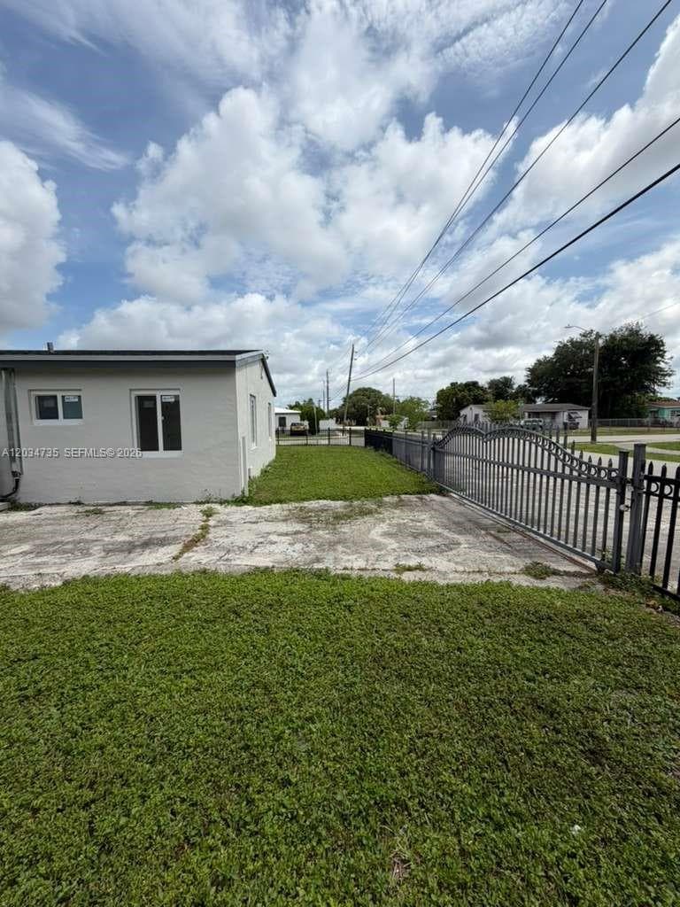 2800 NW 164th St photo 31